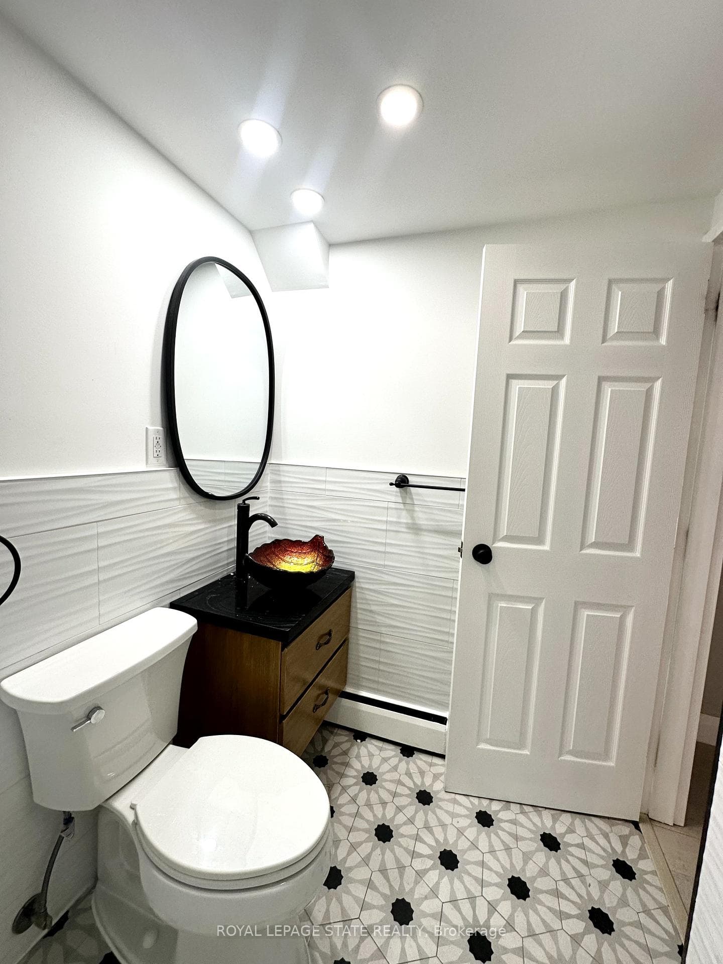 50 Hilda Avenue Unit 202 photo 6