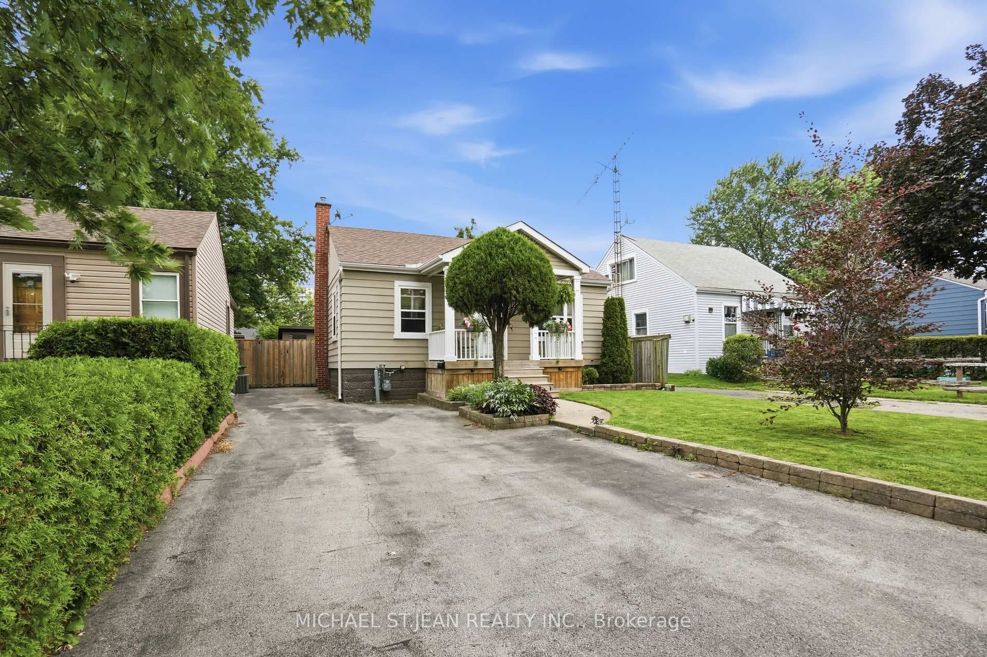 272 Adeline Avenue photo 3