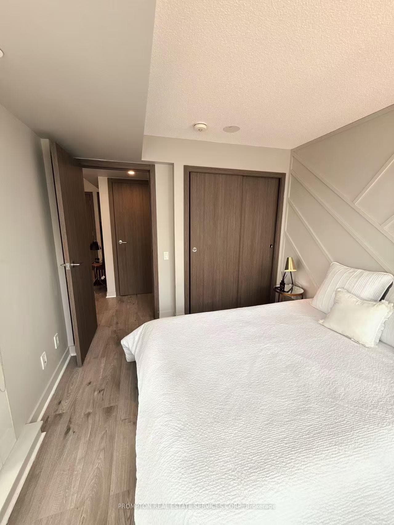 19 BATHURST Street Unit 1116 photo 18