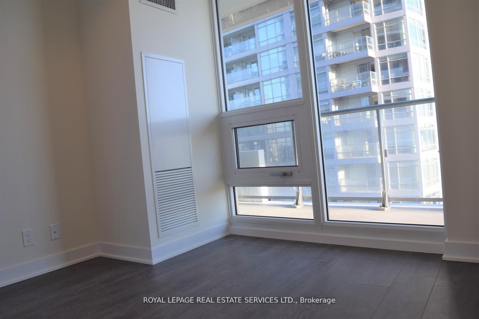 2221 Yonge Street Unit 2107 photo 7