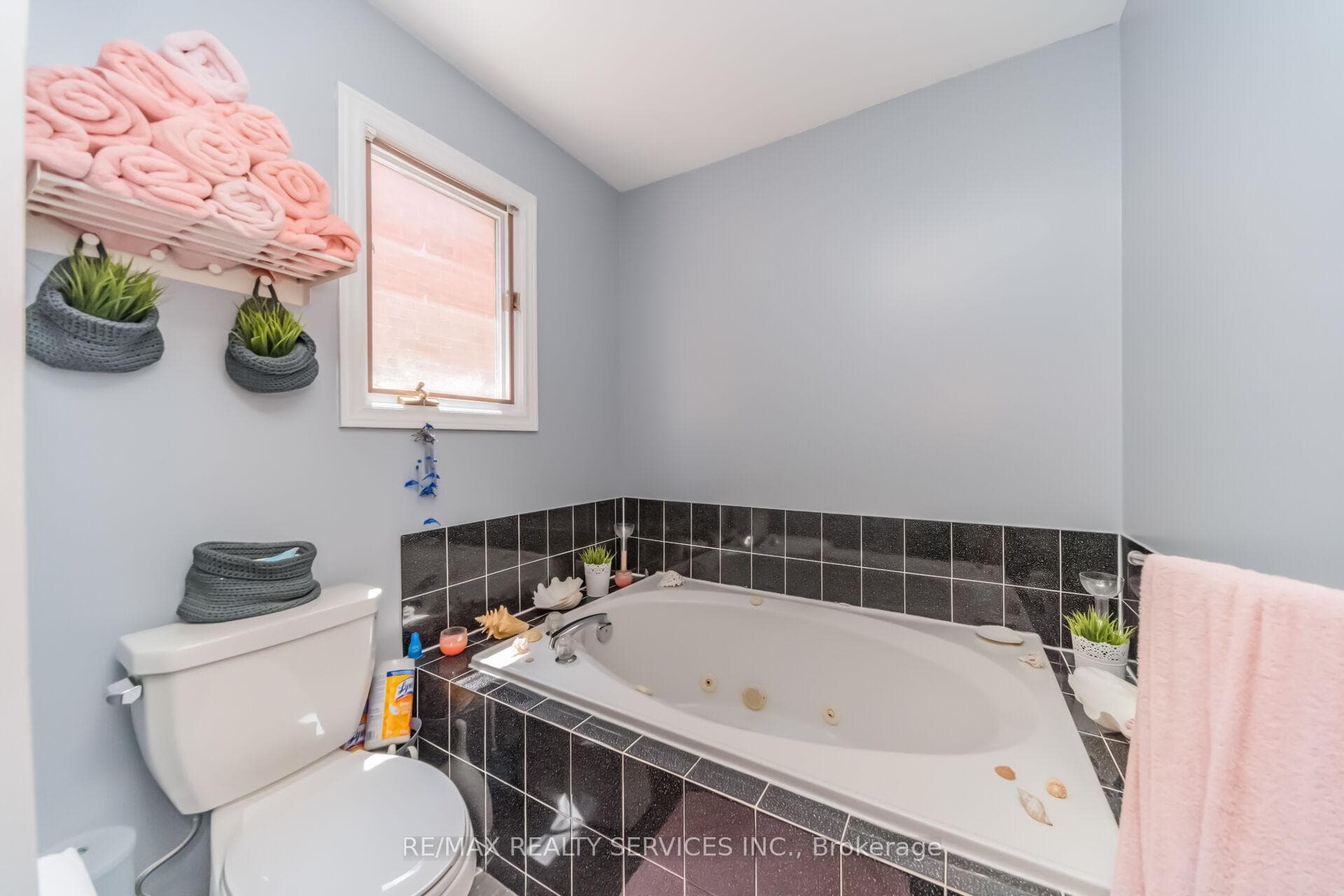 76 Leeward Drive photo 36