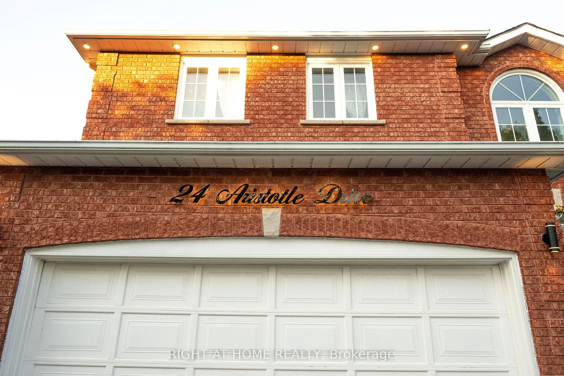 24 Aristotle Drive photo 3