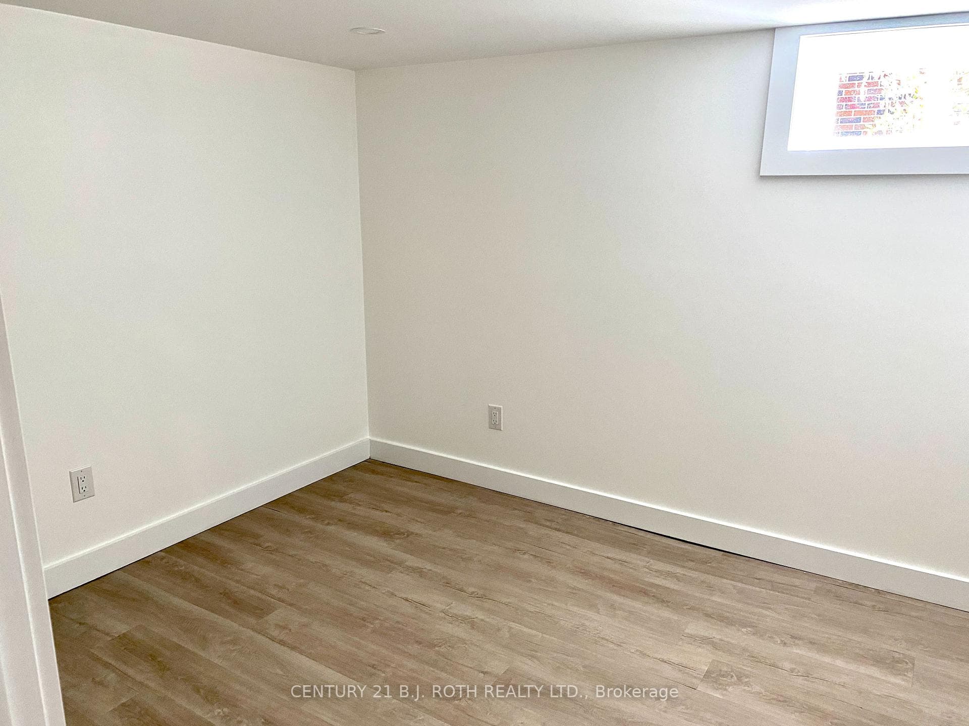 129 Innisfil Street Unit Lower photo 7