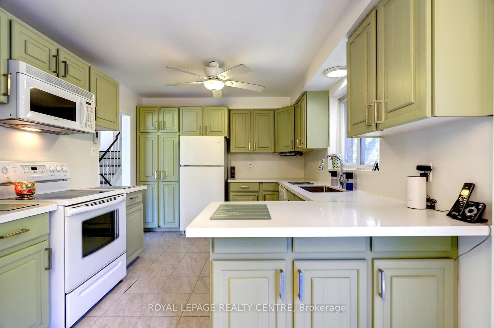 1621 Hobbs Crescent photo 17