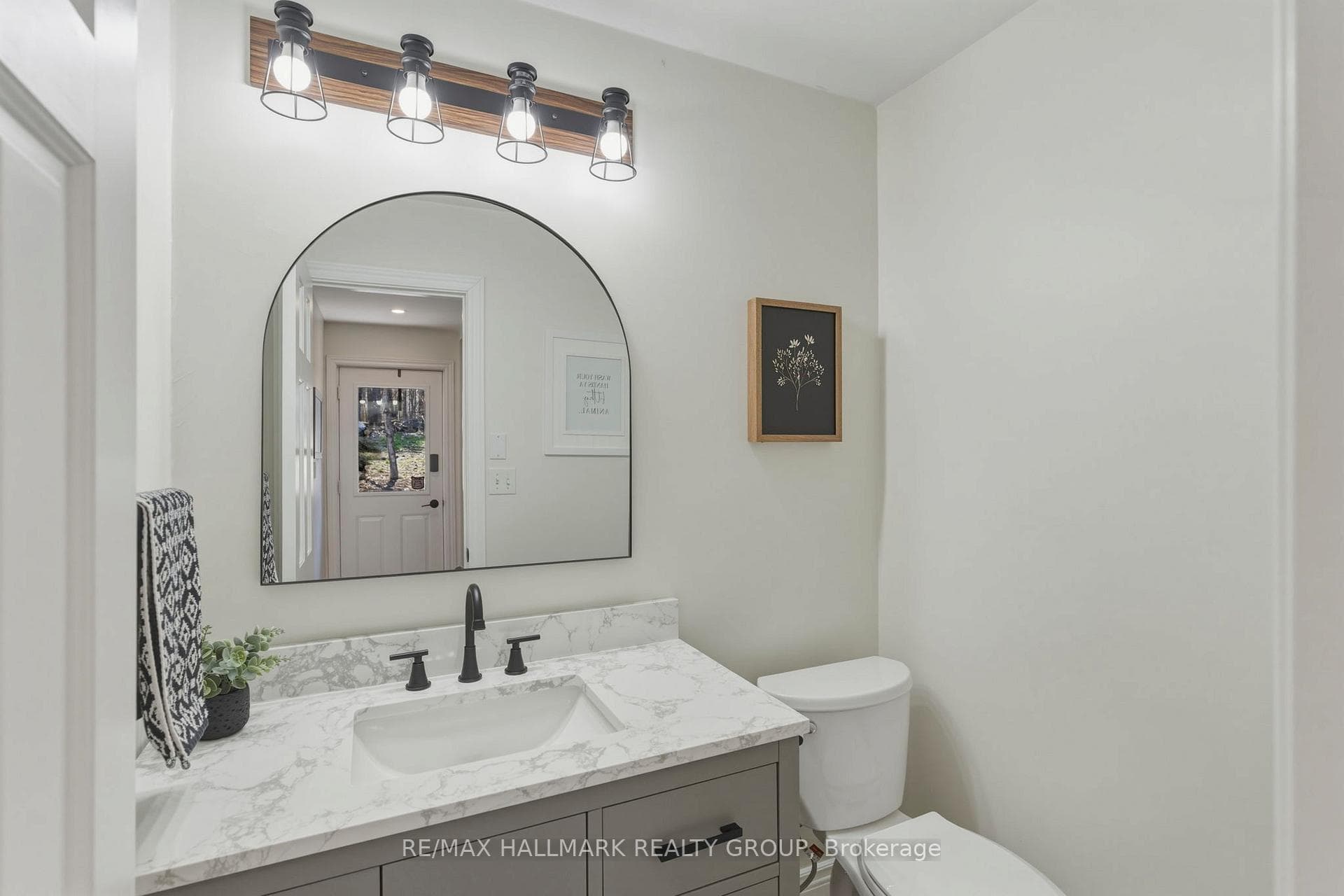 408 Yole Crescent photo 24