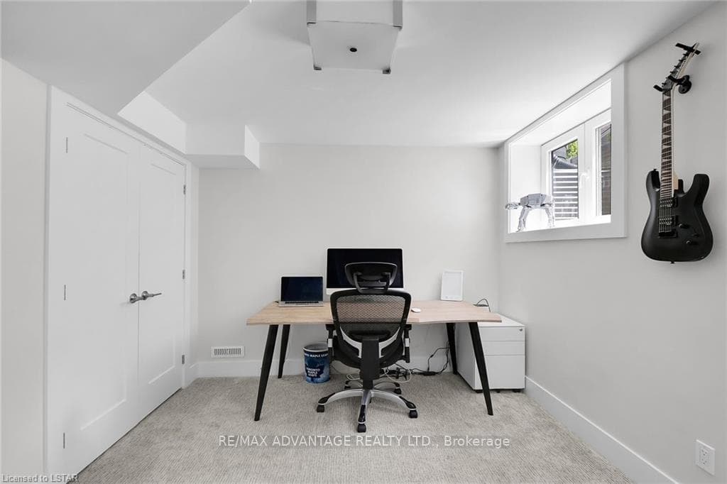 41 EARLSCOURT Terrace Unit 28 photo 31