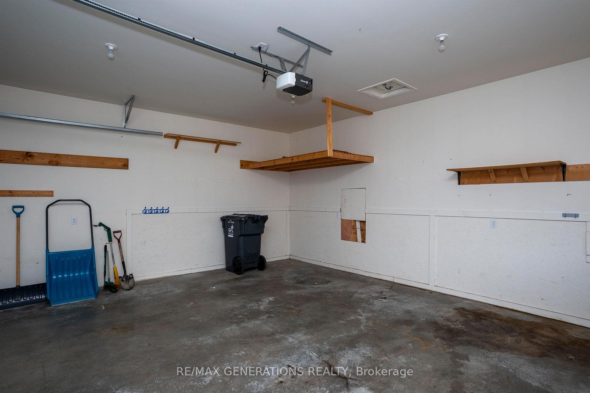 108 Greenpark Crescent photo 40