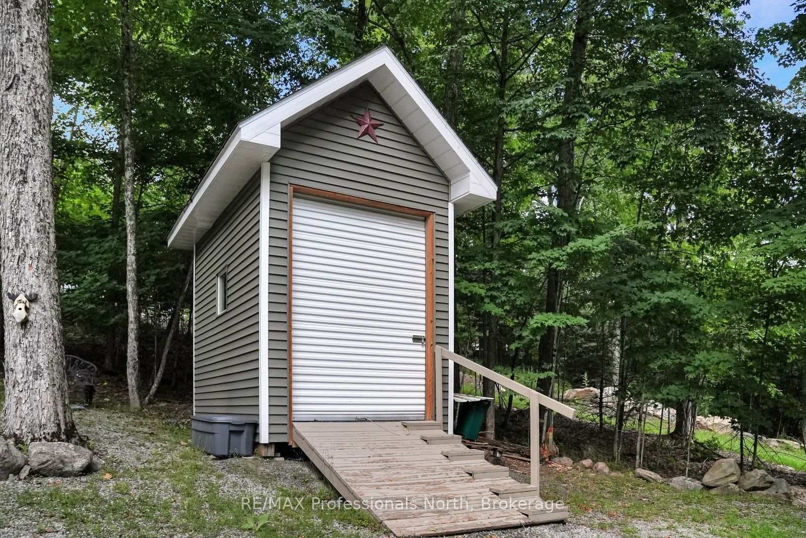 1311 Wonderland Road photo 40