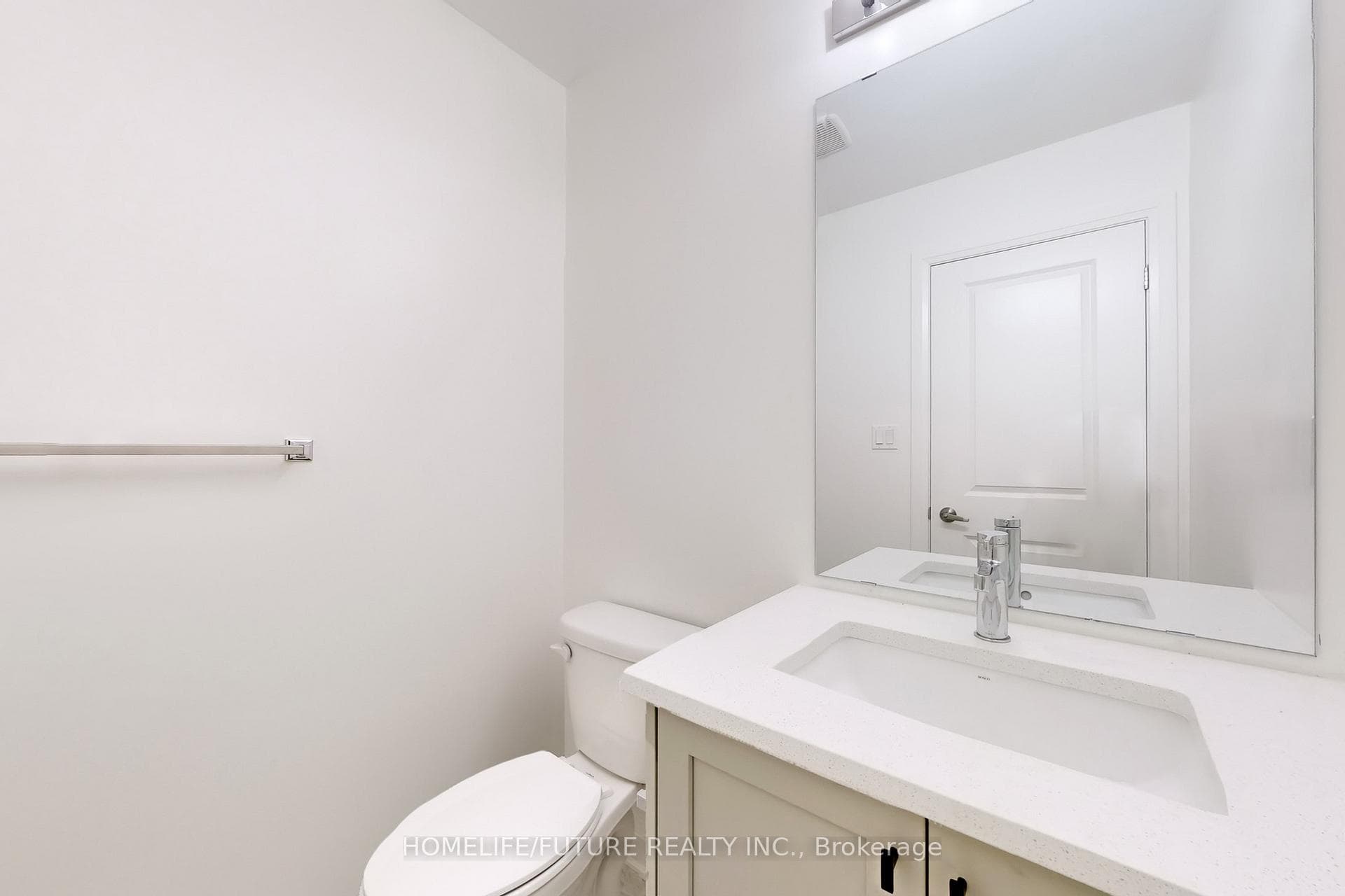 587 Port Darlington Road photo 16
