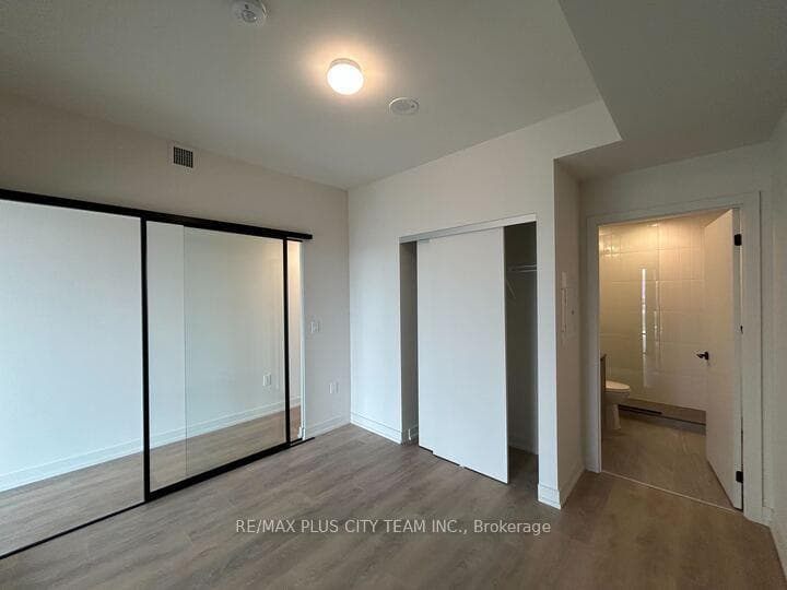 181 Sterling Road Unit 916 photo 8