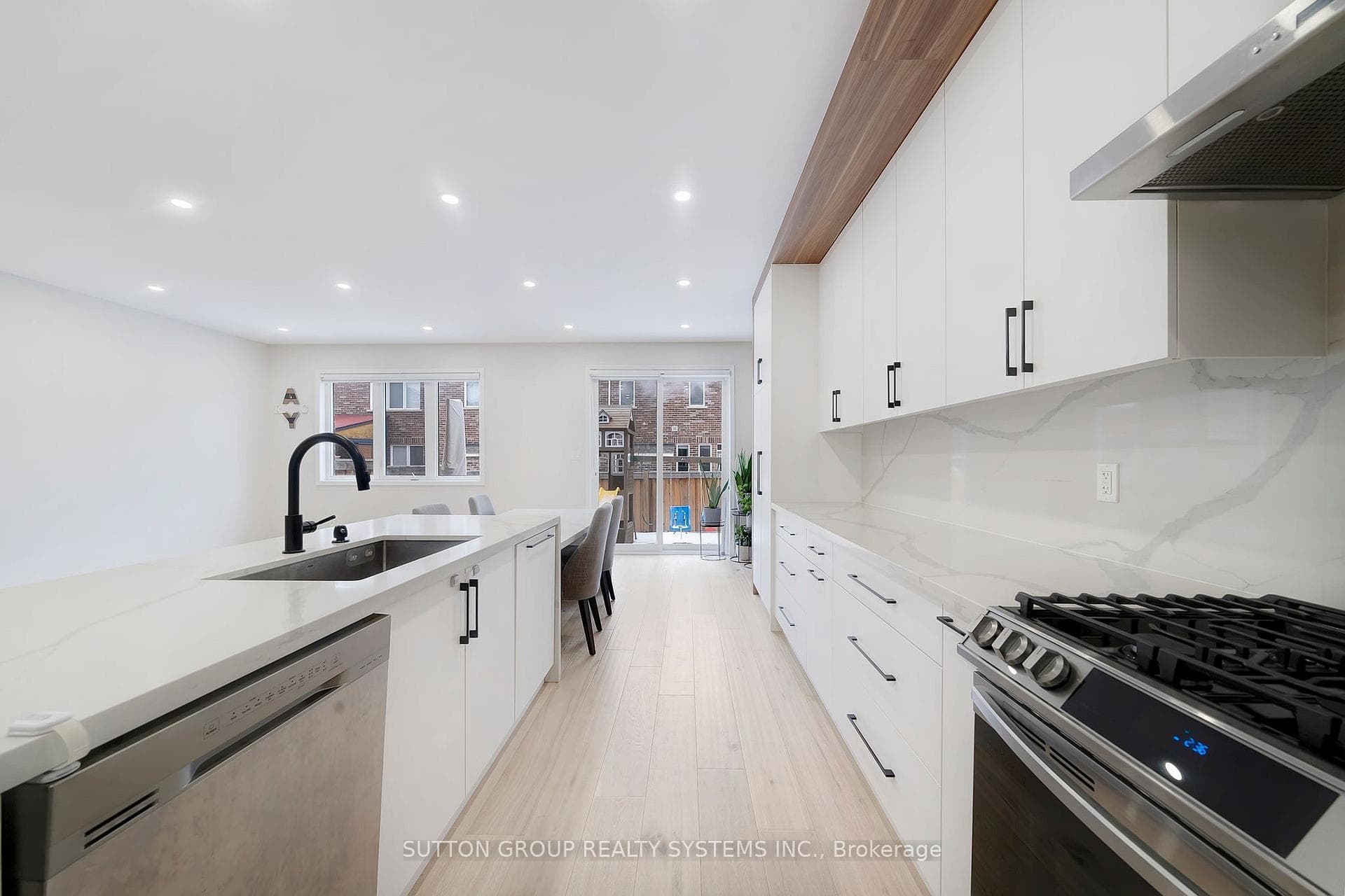 152 Beaveridge Avenue photo 8