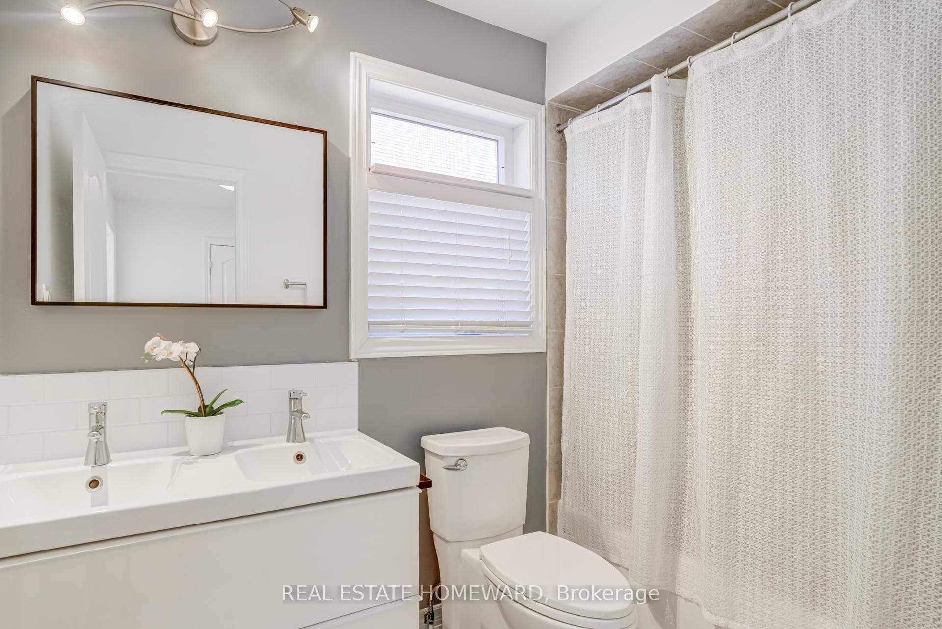 Second floor main bathroom
