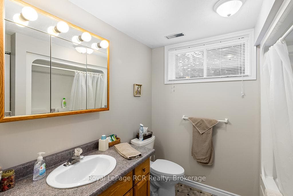 107 MAPLE RIDGE Crescent photo 33