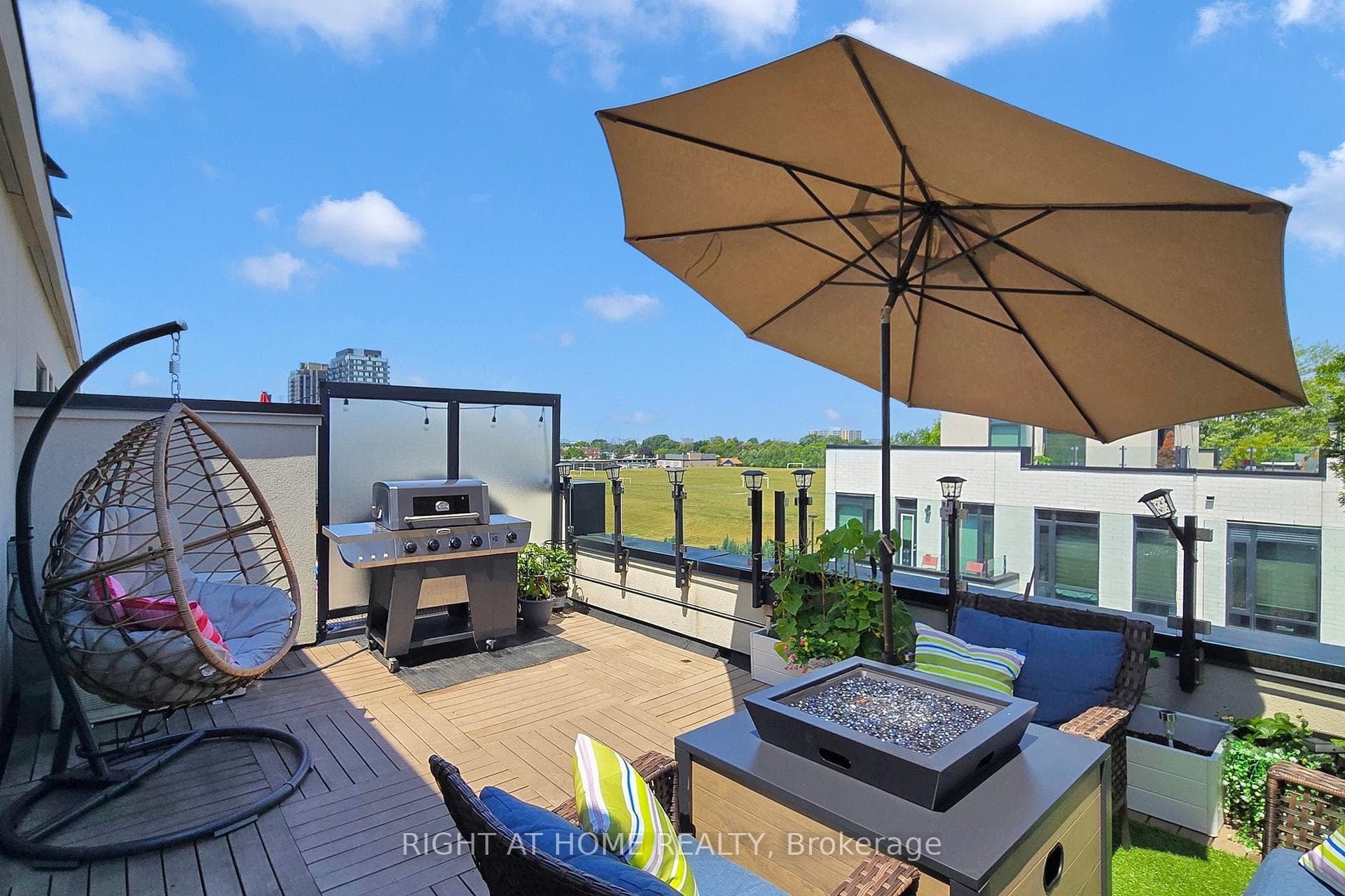 138 Widdicombe Hill Boulevard Unit 710 photo 32
