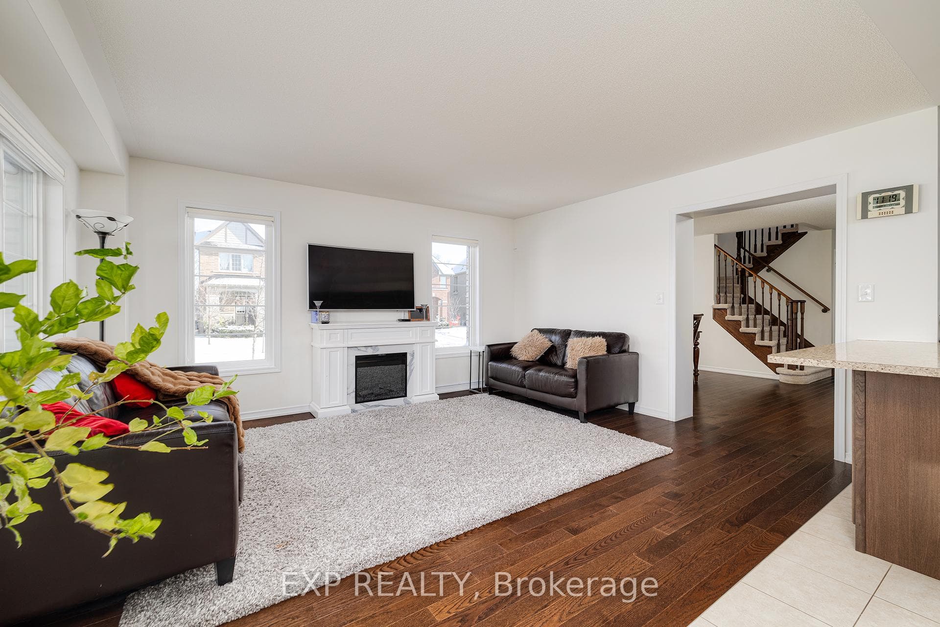2344 Equestrian Crescent photo 15