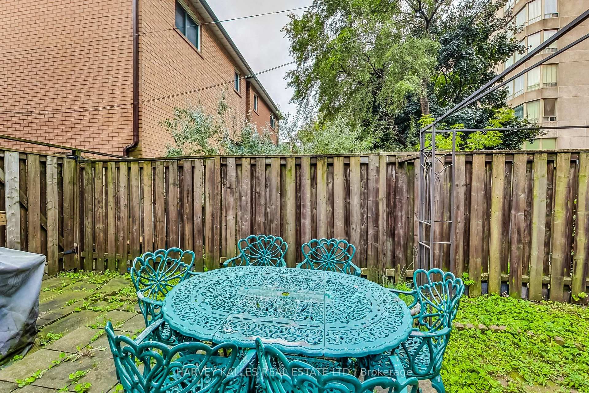 8 Fairholme Avenue photo 34