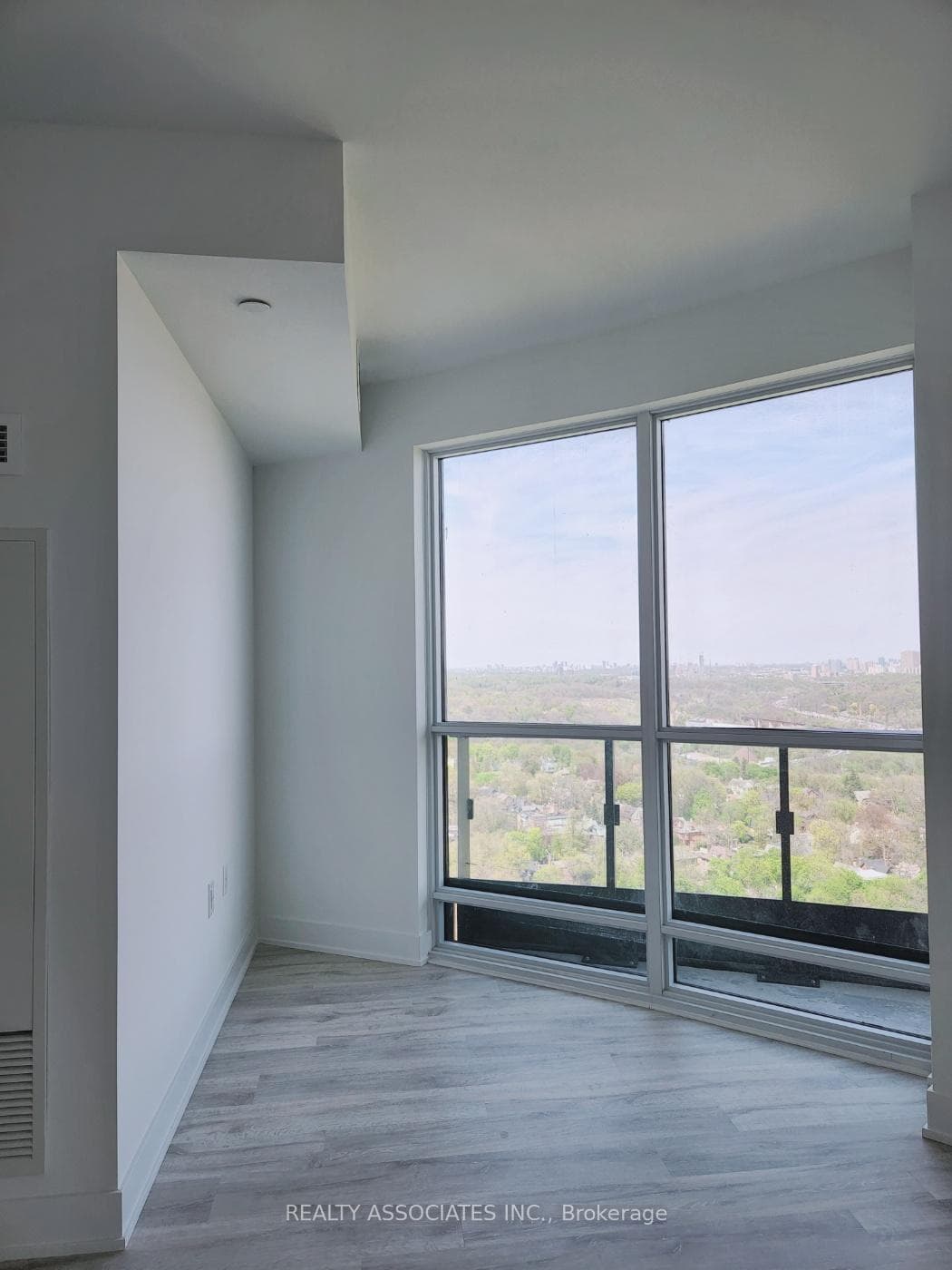 585 Bloor Street Unit 2817 photo 9