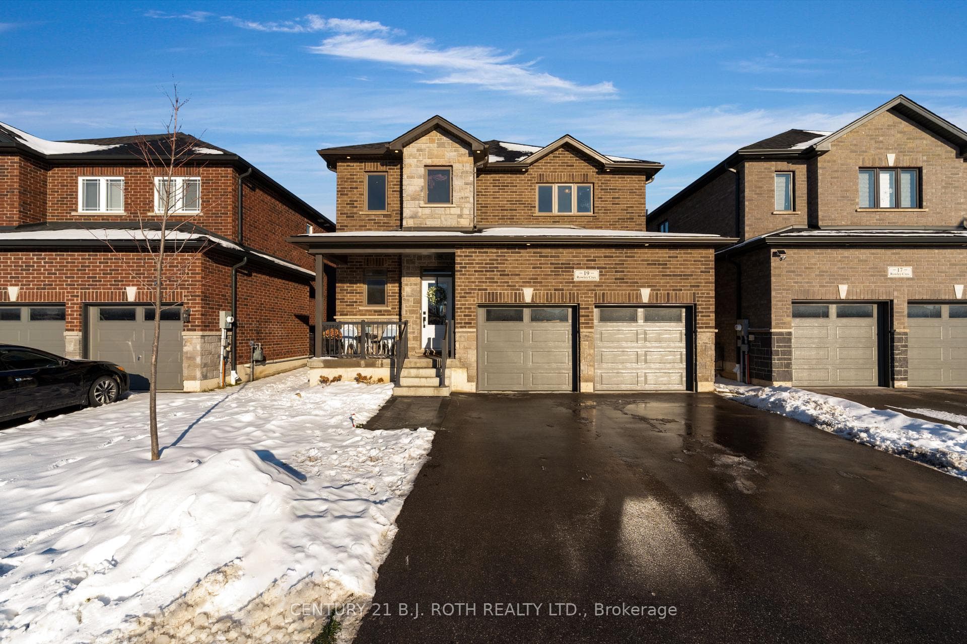 19 Rowley Crescent photo 2