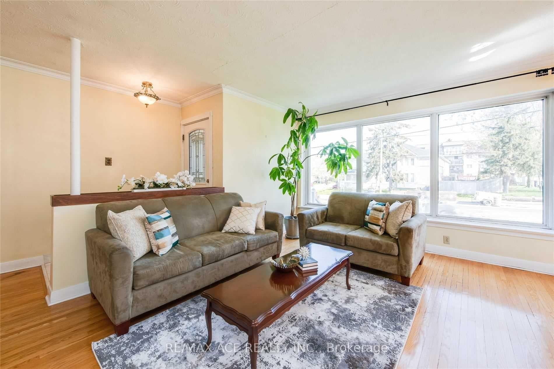 3715 St Clair Avenue photo 3