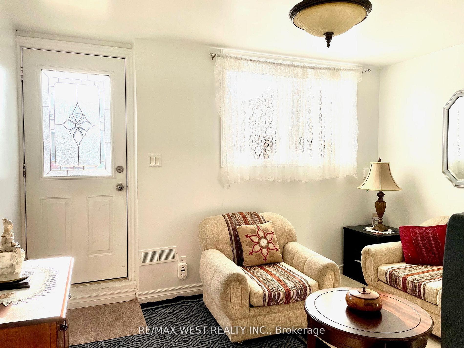 328 Caledonia Road Unit Lower photo 4