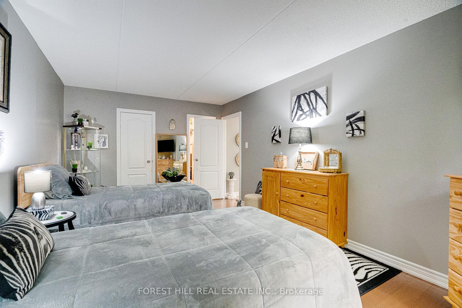 15390 Yonge Street Unit 401 photo 13