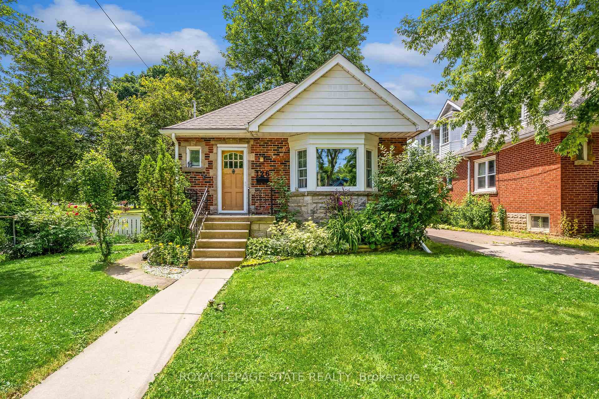 126 Queensdale Avenue photo 1