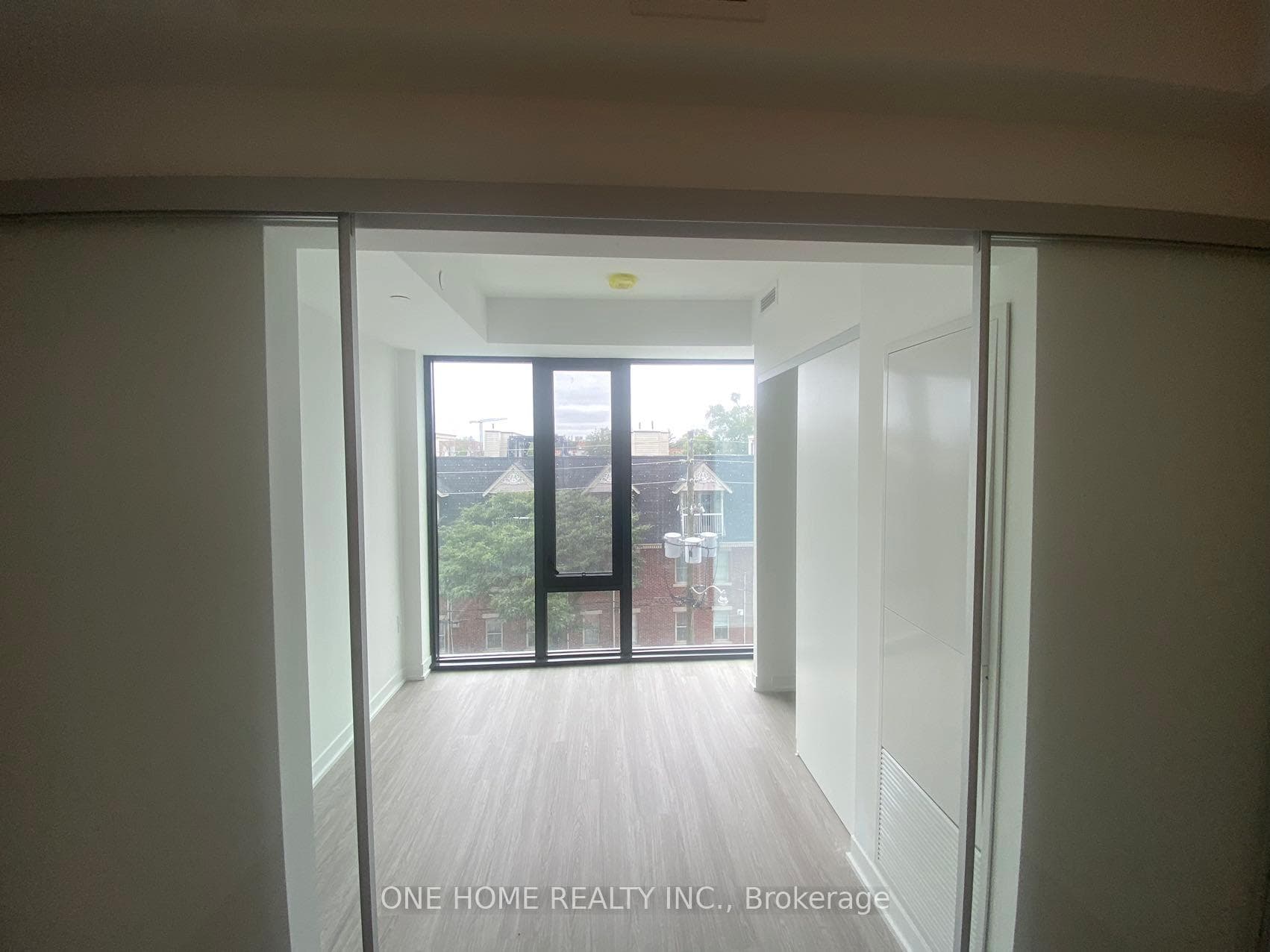 195 McCaul Street Unit 320 photo 2