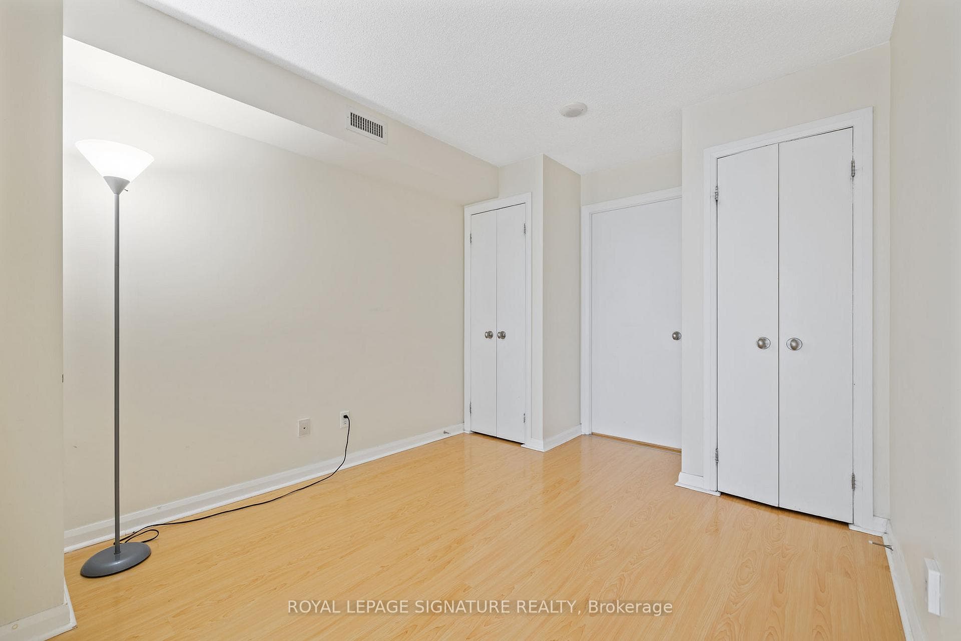 111 Elizabeth Street Unit 915 photo 6