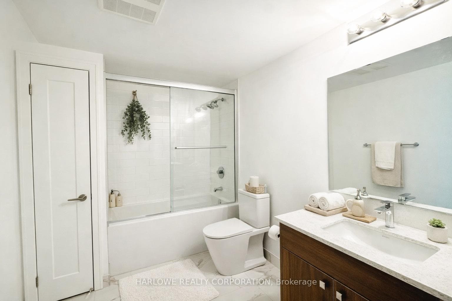 2 Manderley Drive Unit 810 photo 3