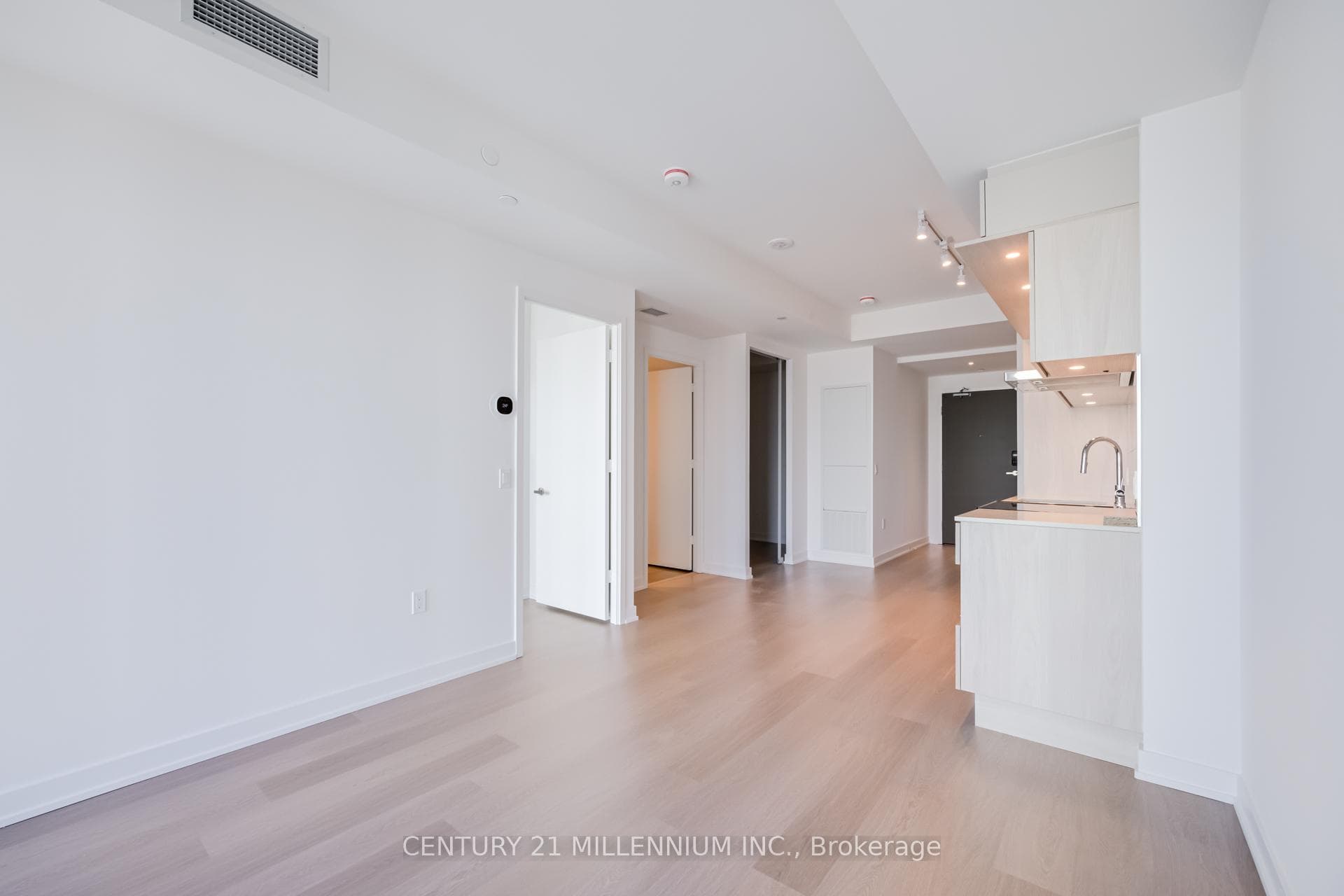 448 Burnhamthorpe Road Unit 2206 photo 11