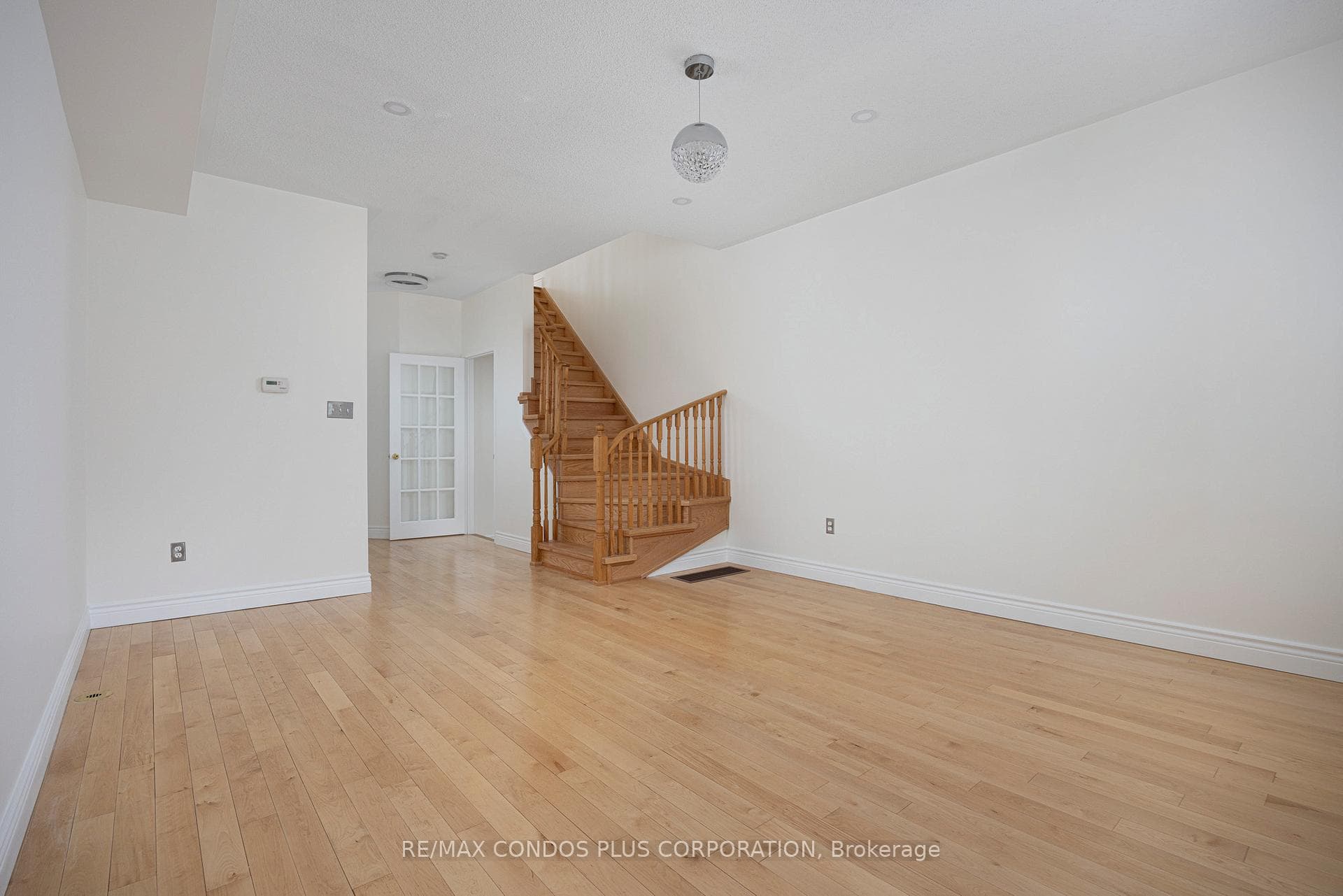 19 Coburg Crescent photo 6