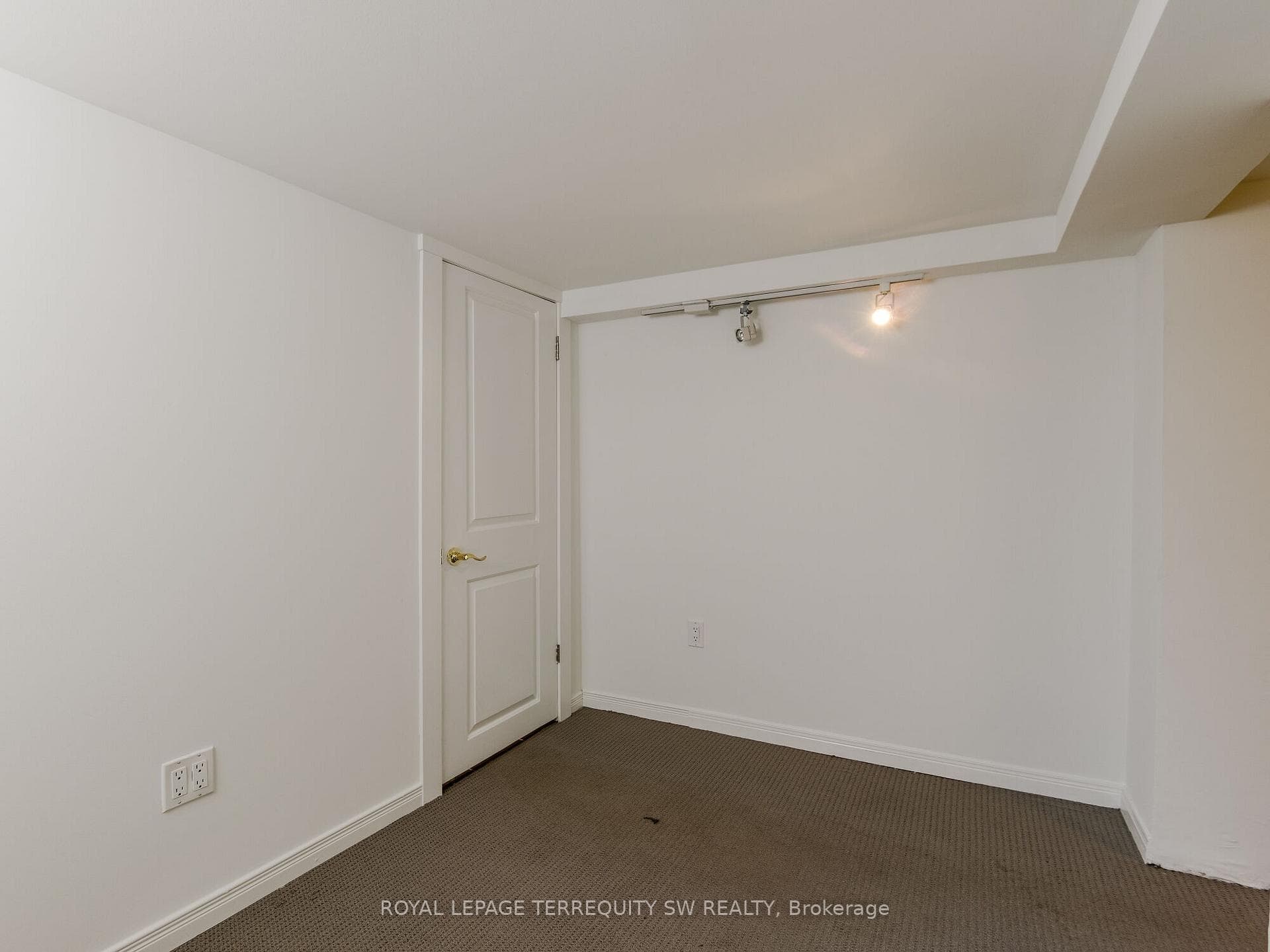 105 Barker Avenue photo 27