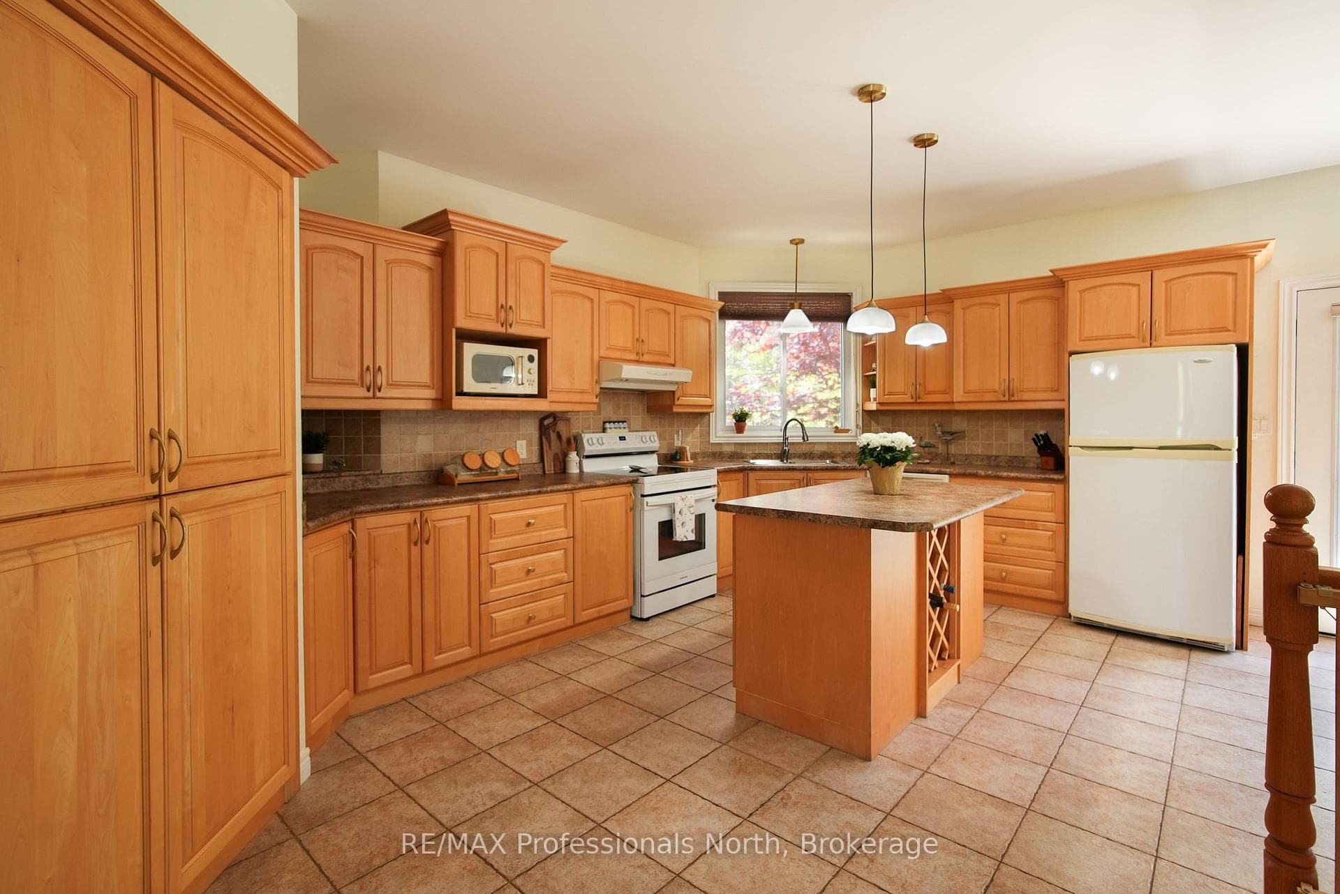 9883 Graham Road photo 10