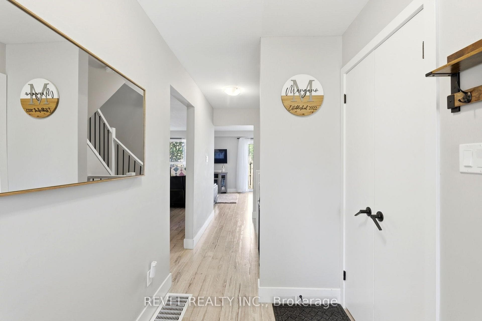 669 Osgoode Drive Unit 2 photo 4