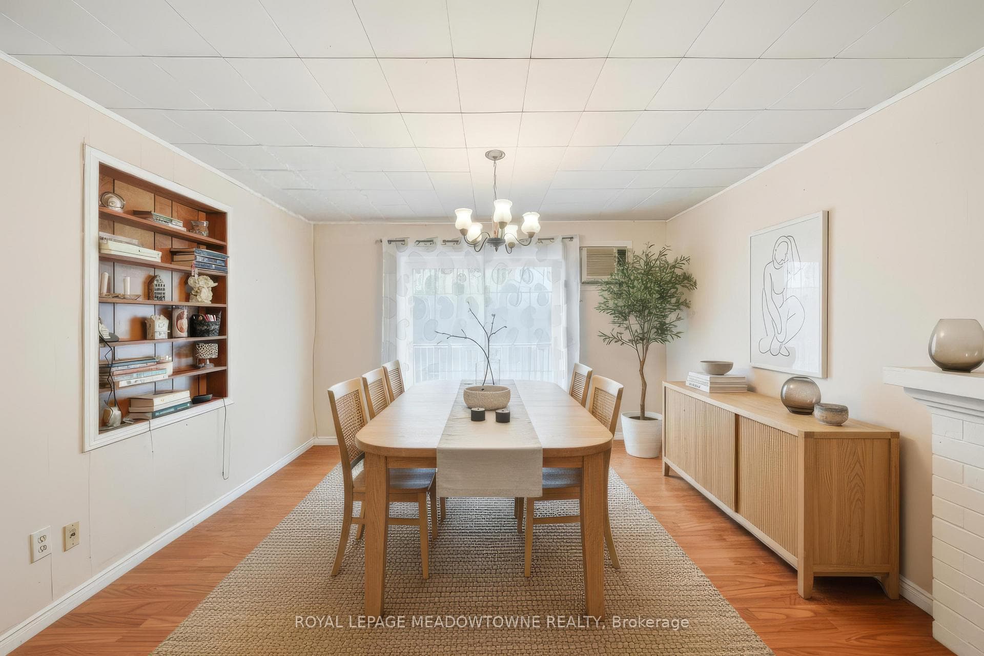 Dine main house