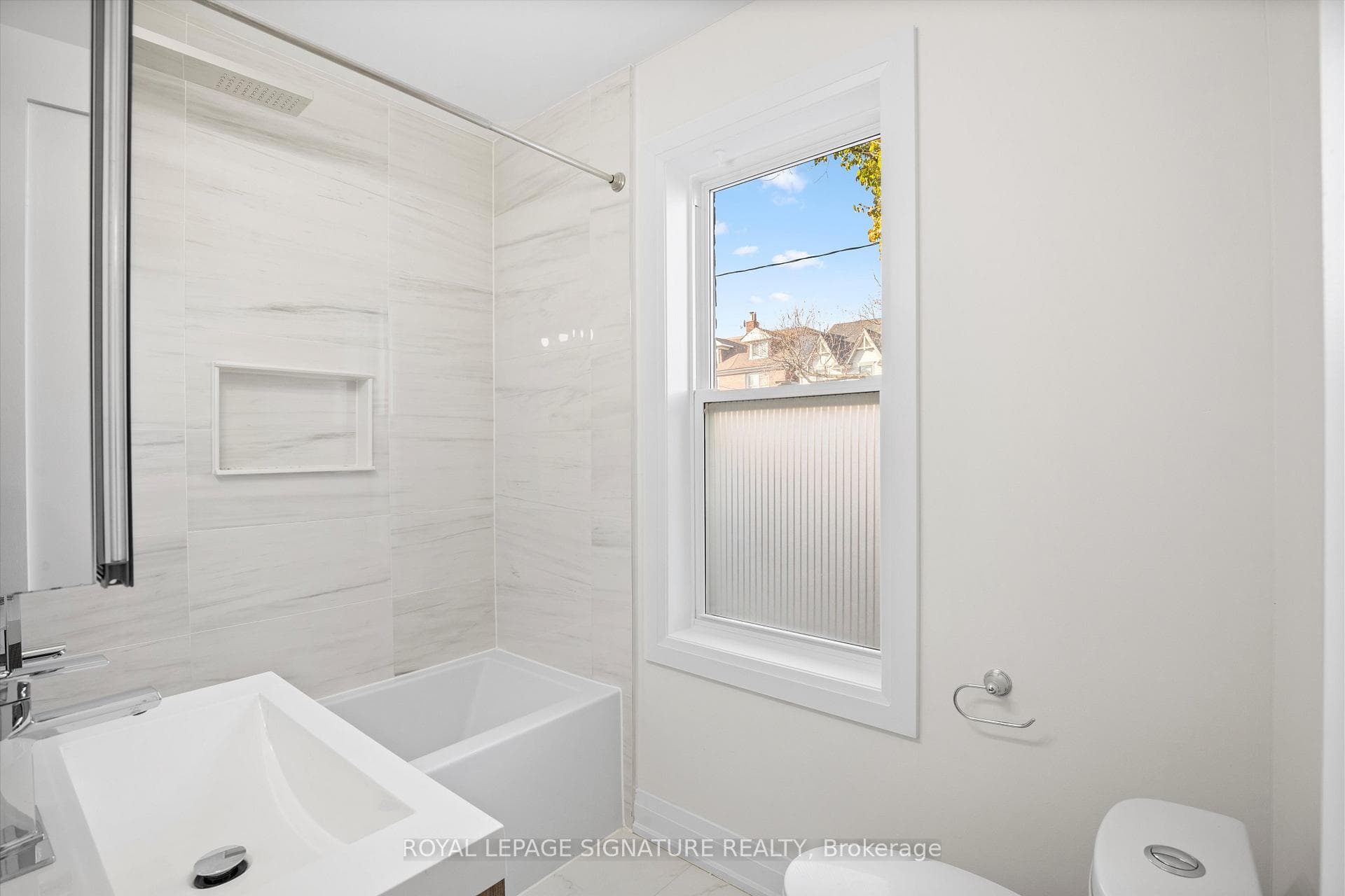 2563 Dundas Street Unit 4 photo 10
