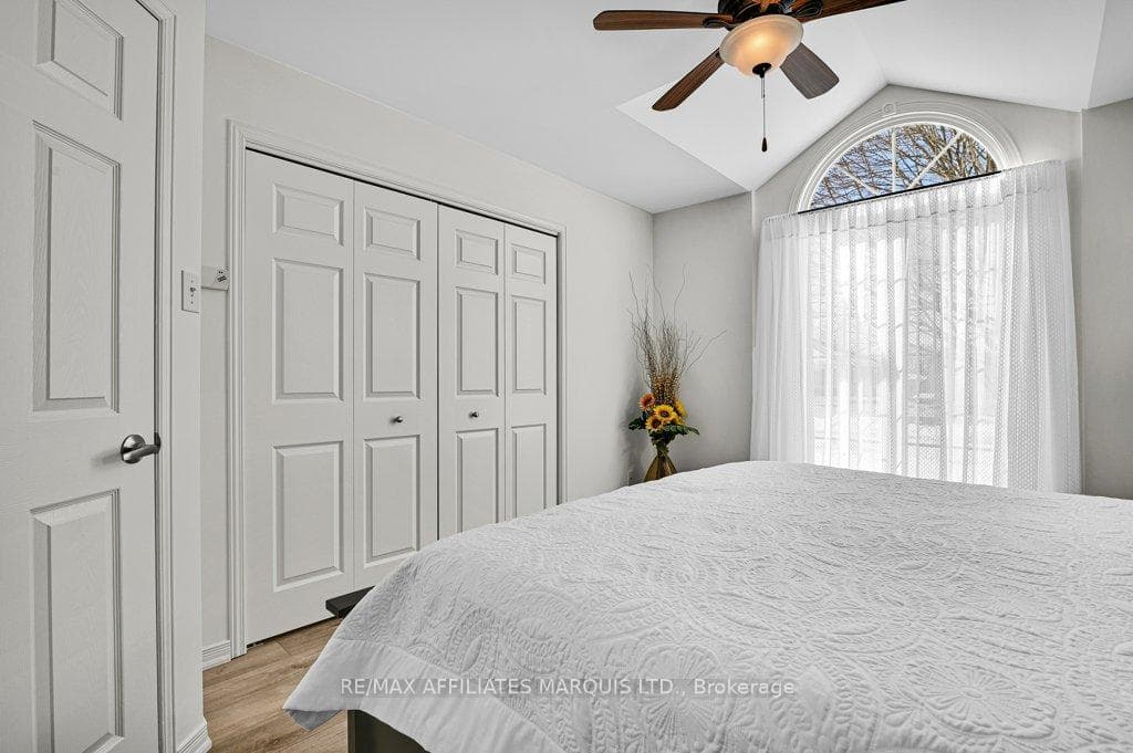 728 Robin Court photo 9