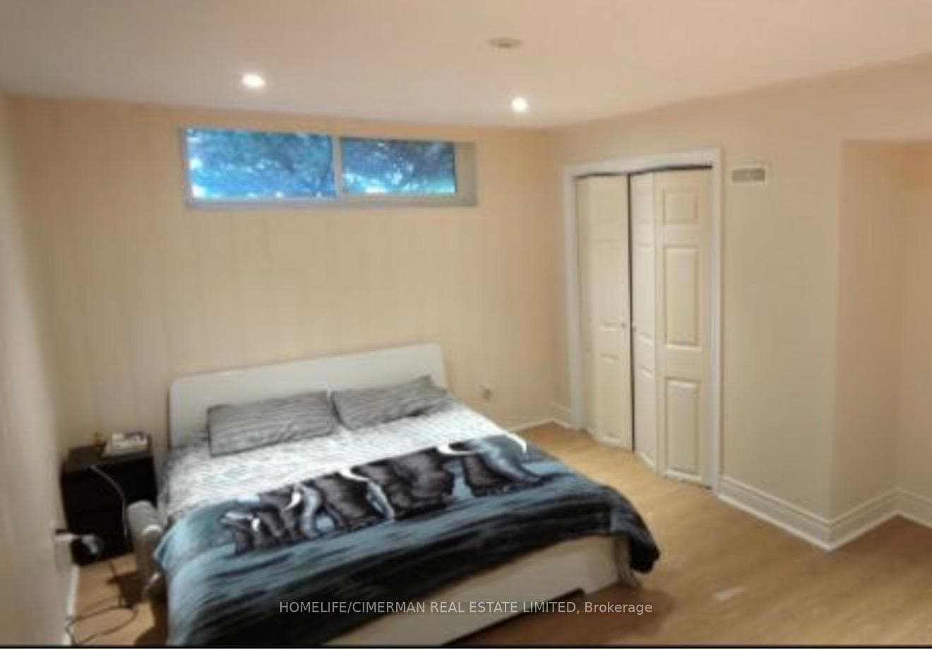 92 Bond Crescent photo 13