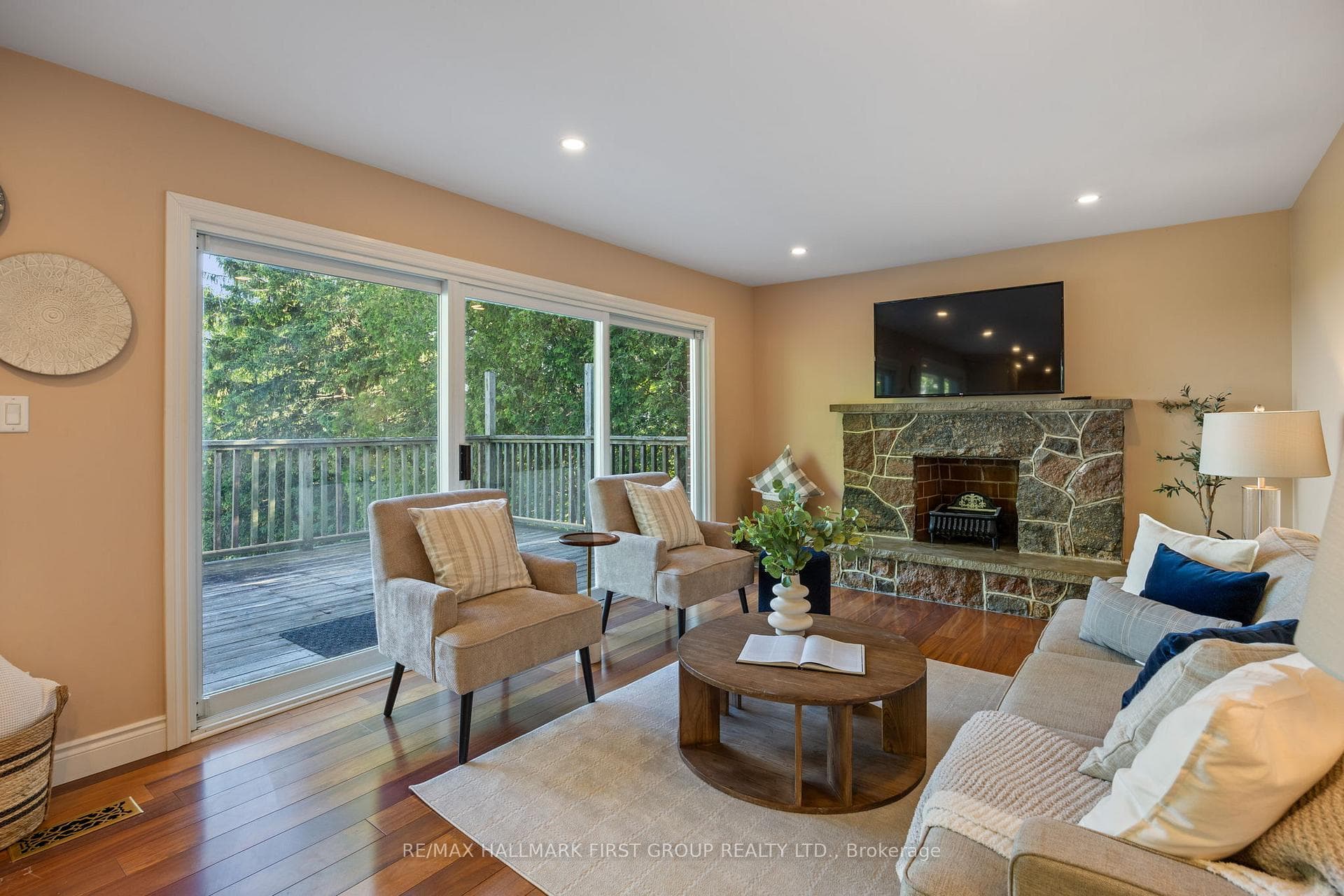 405 Coates Road photo 11