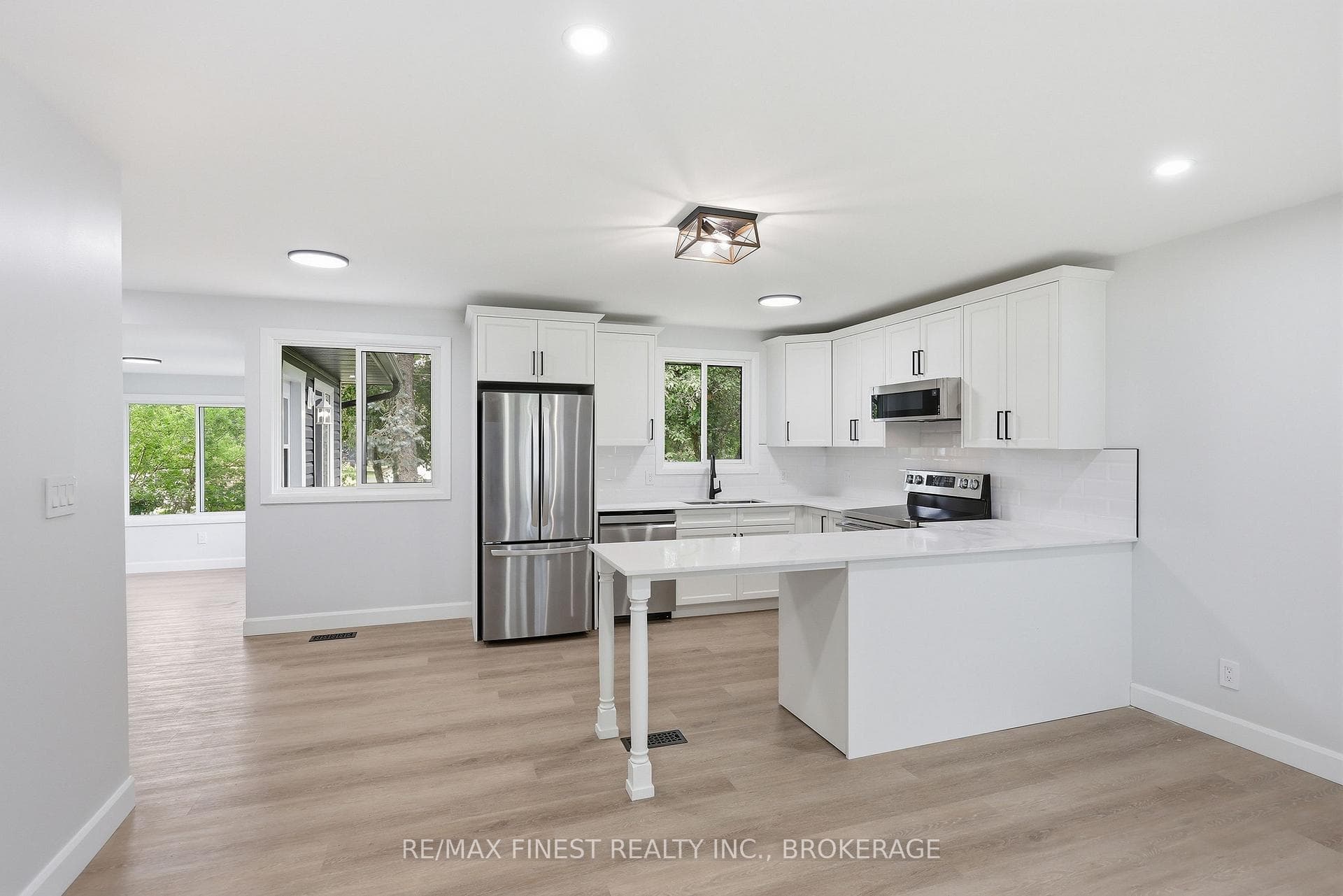 687 Willis Street photo 10