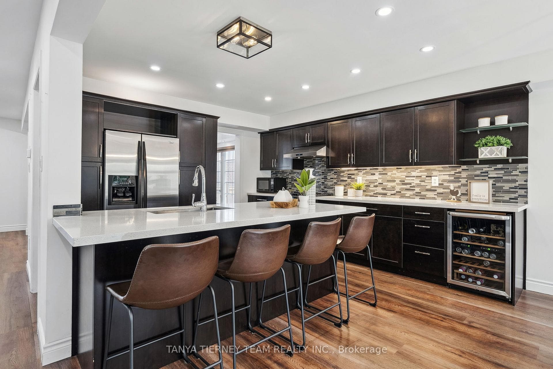 170 Sleeman Square photo 11