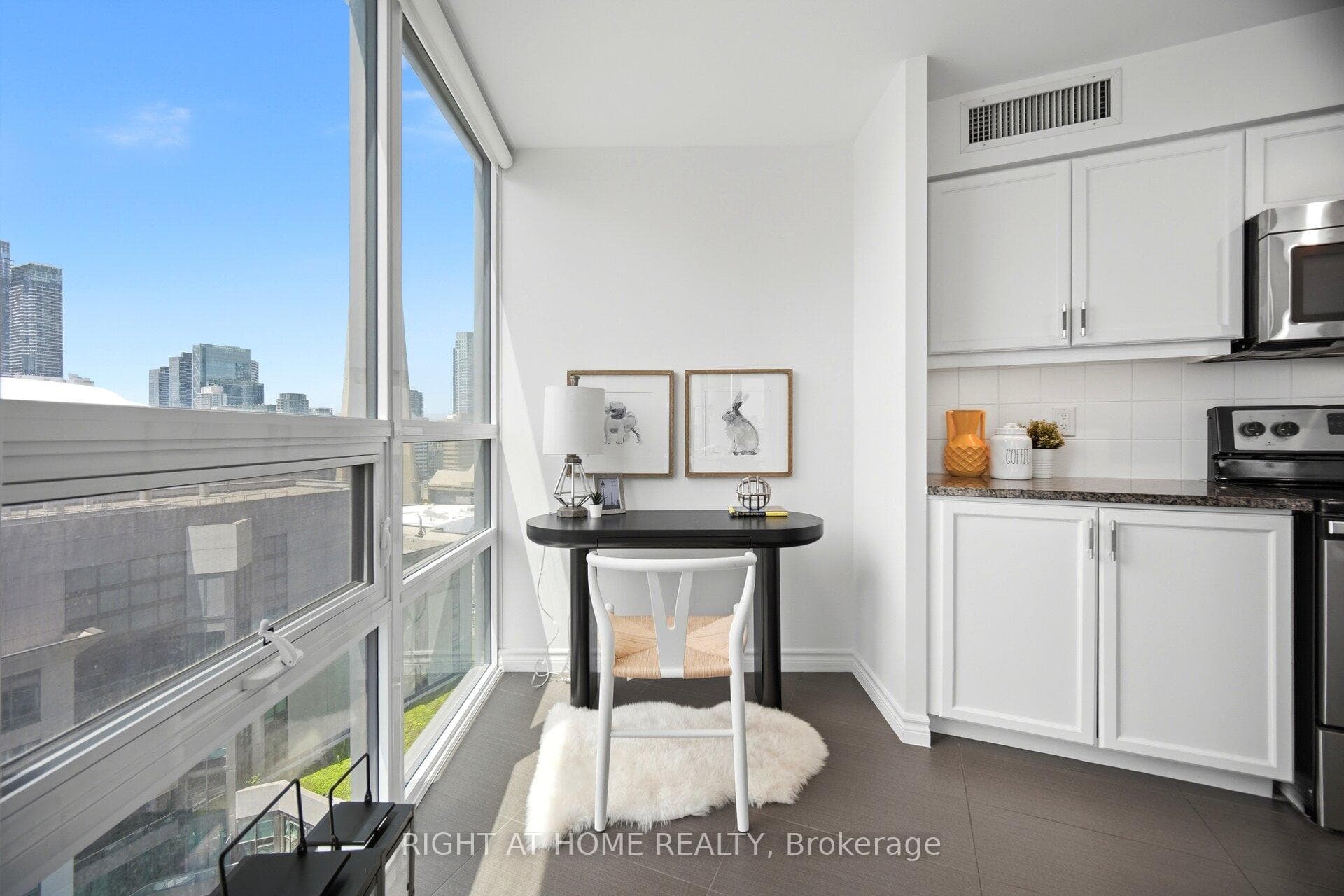 19 Grand Trunk Crescent Unit #2511 photo 19