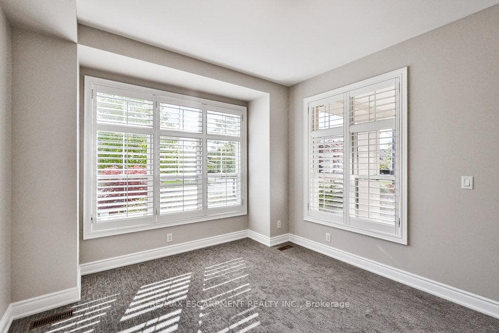 597 Hancock Way photo 7