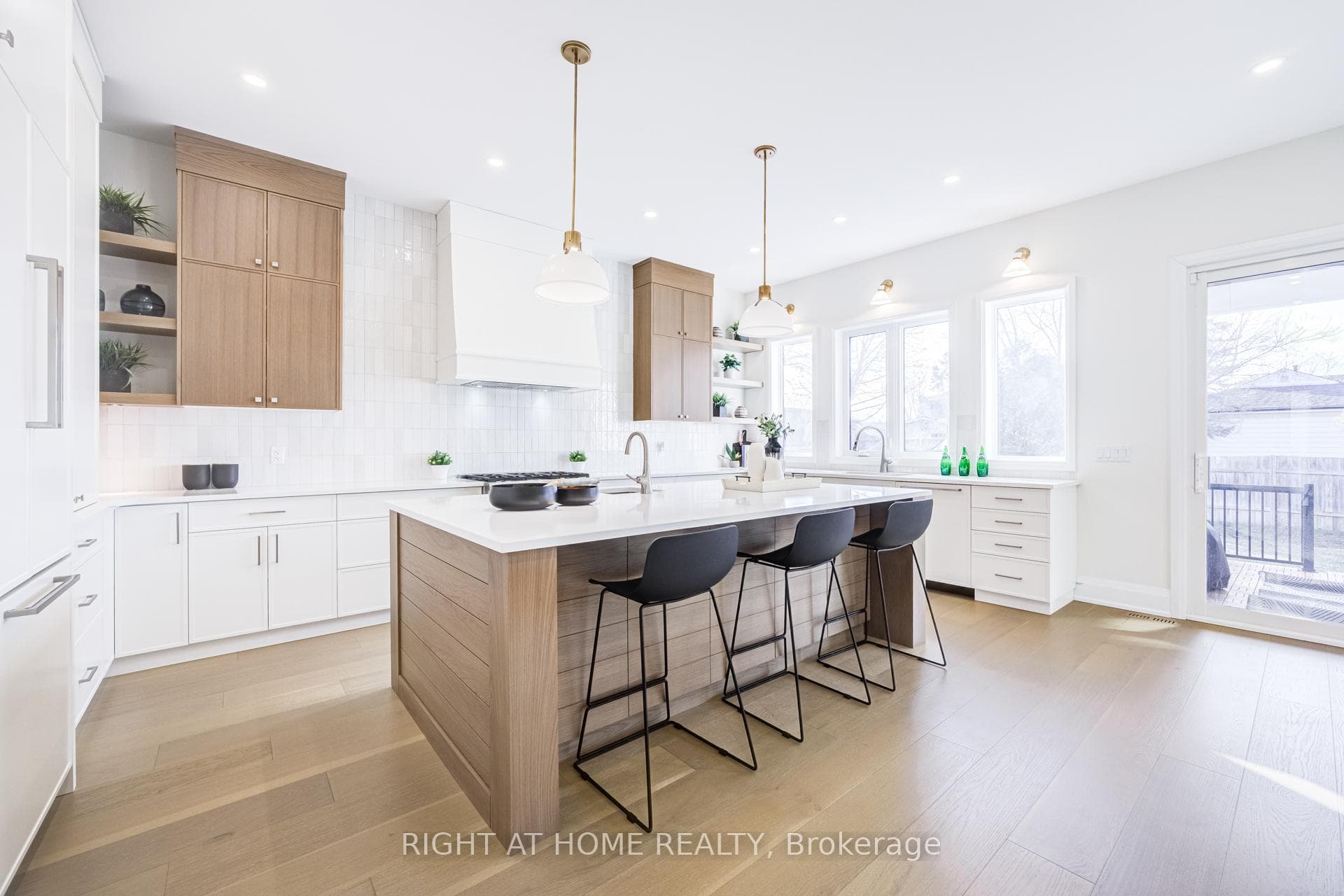 206 Elmwood Crescent photo 8