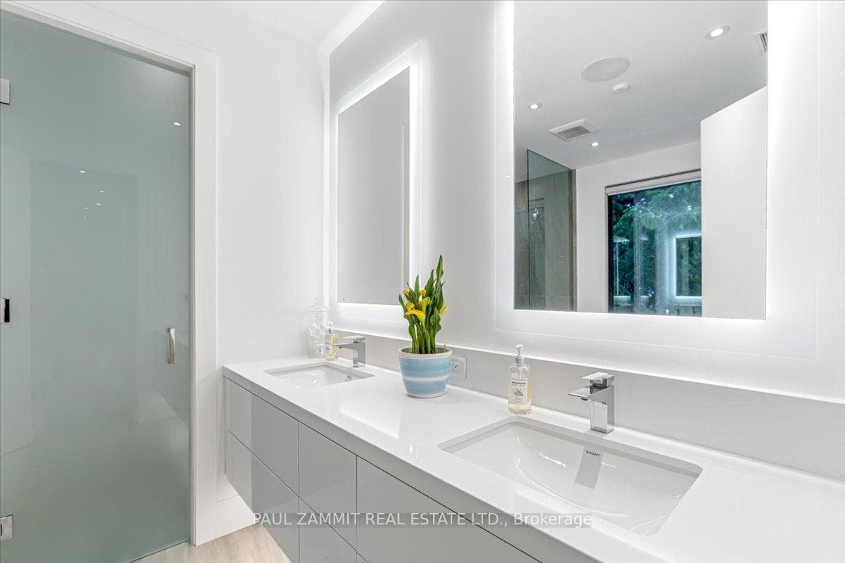 14 Rothsay Road photo 26