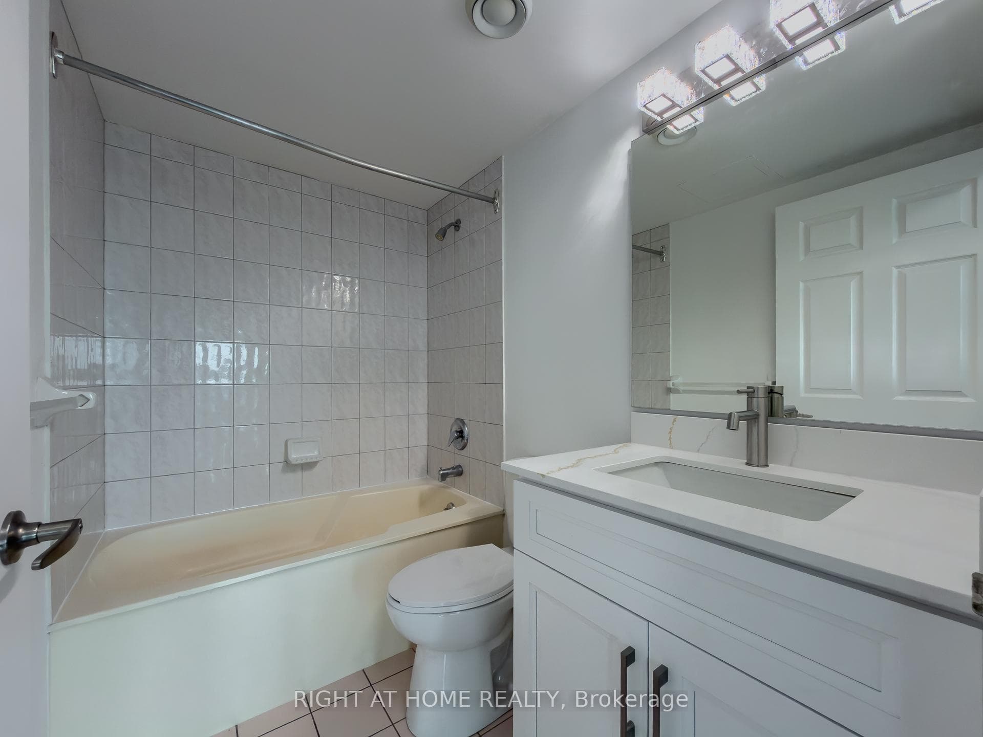 8 Lee Centre Drive Unit 1008 photo 27