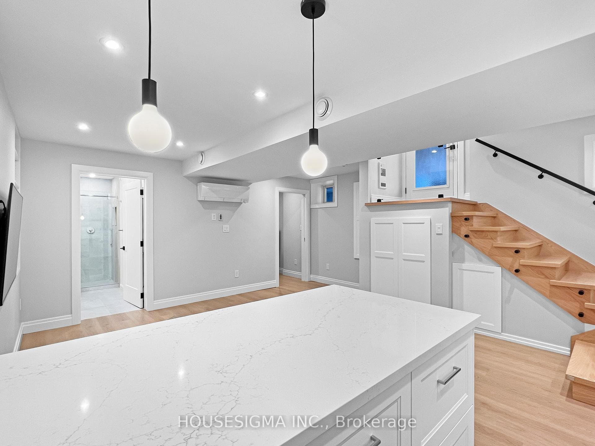 42 Glenhurst Avenue Unit Bsmt photo 7
