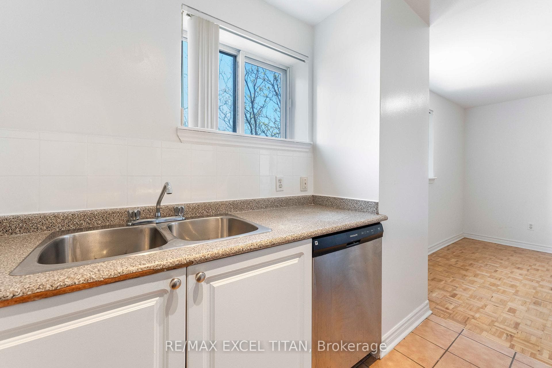 1407 Dupont Street Unit 409 photo 11