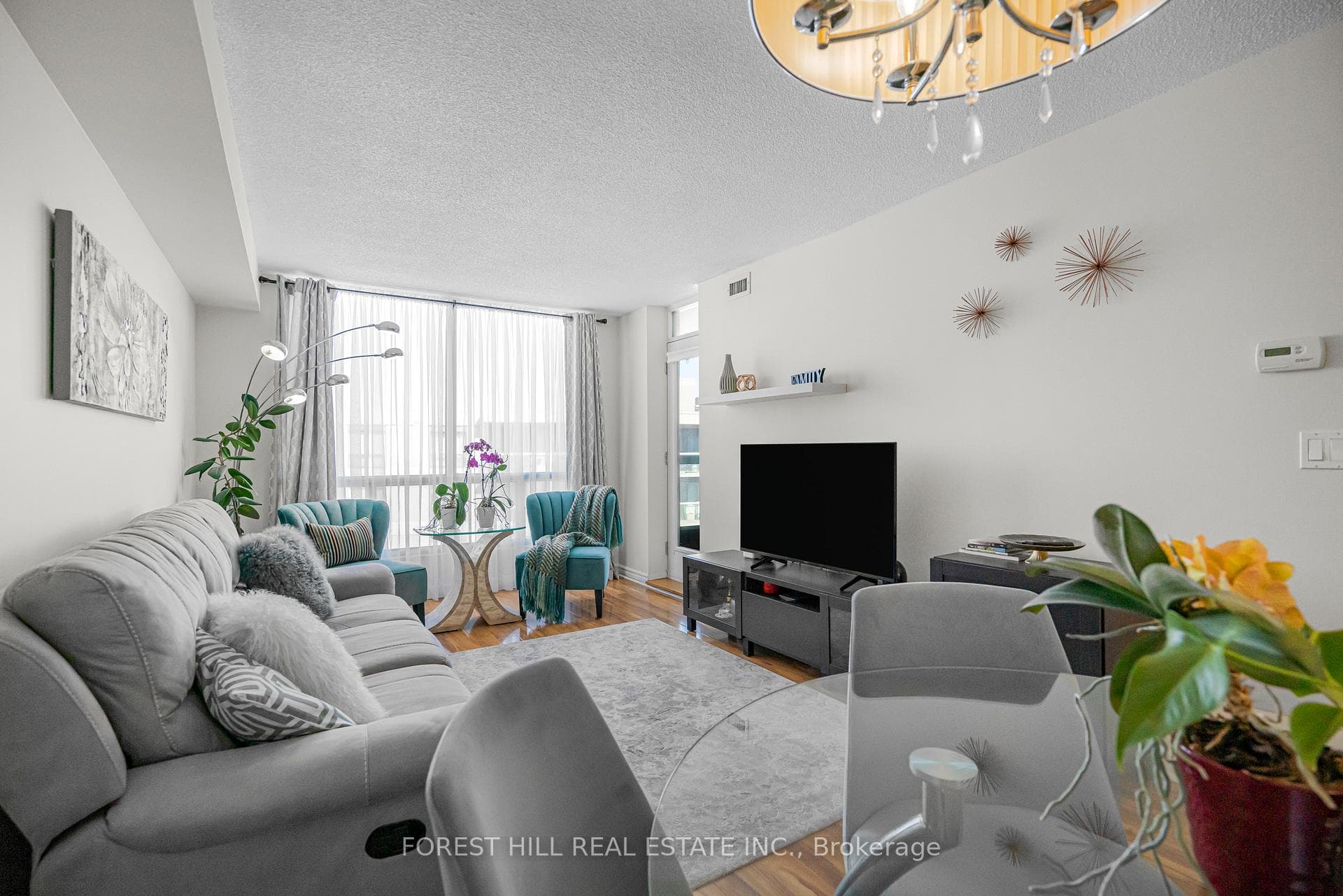 906 Sheppard Avenue Unit 602 photo 1