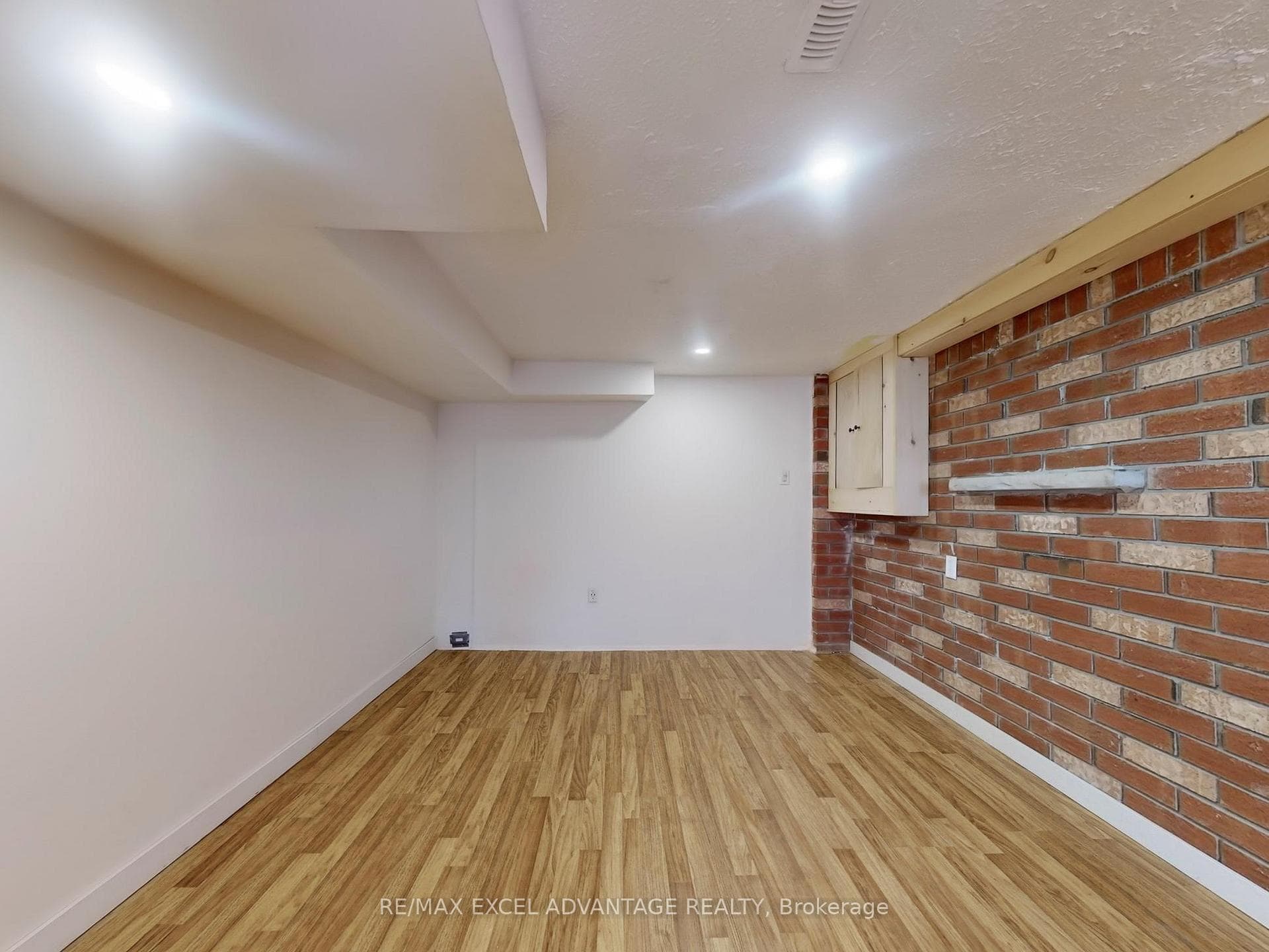 126 Beaconsfield Avenue Unit Lower photo 8